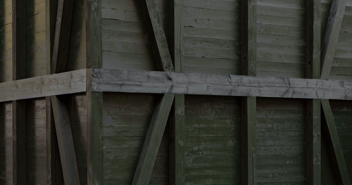 Detail einer nachhaltigen Holzstruktur im Projekt von Laura Stamer in Dänemark – verdeckte Verbindungen mit KNAPP RICON System